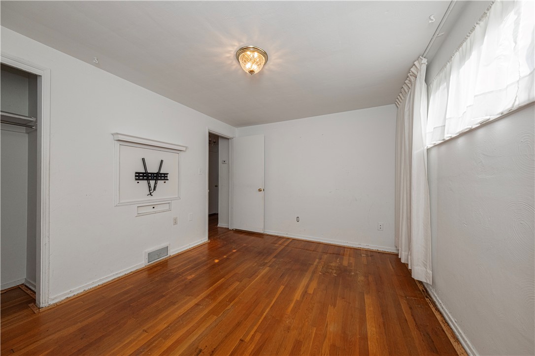 121 Parkwood Dr