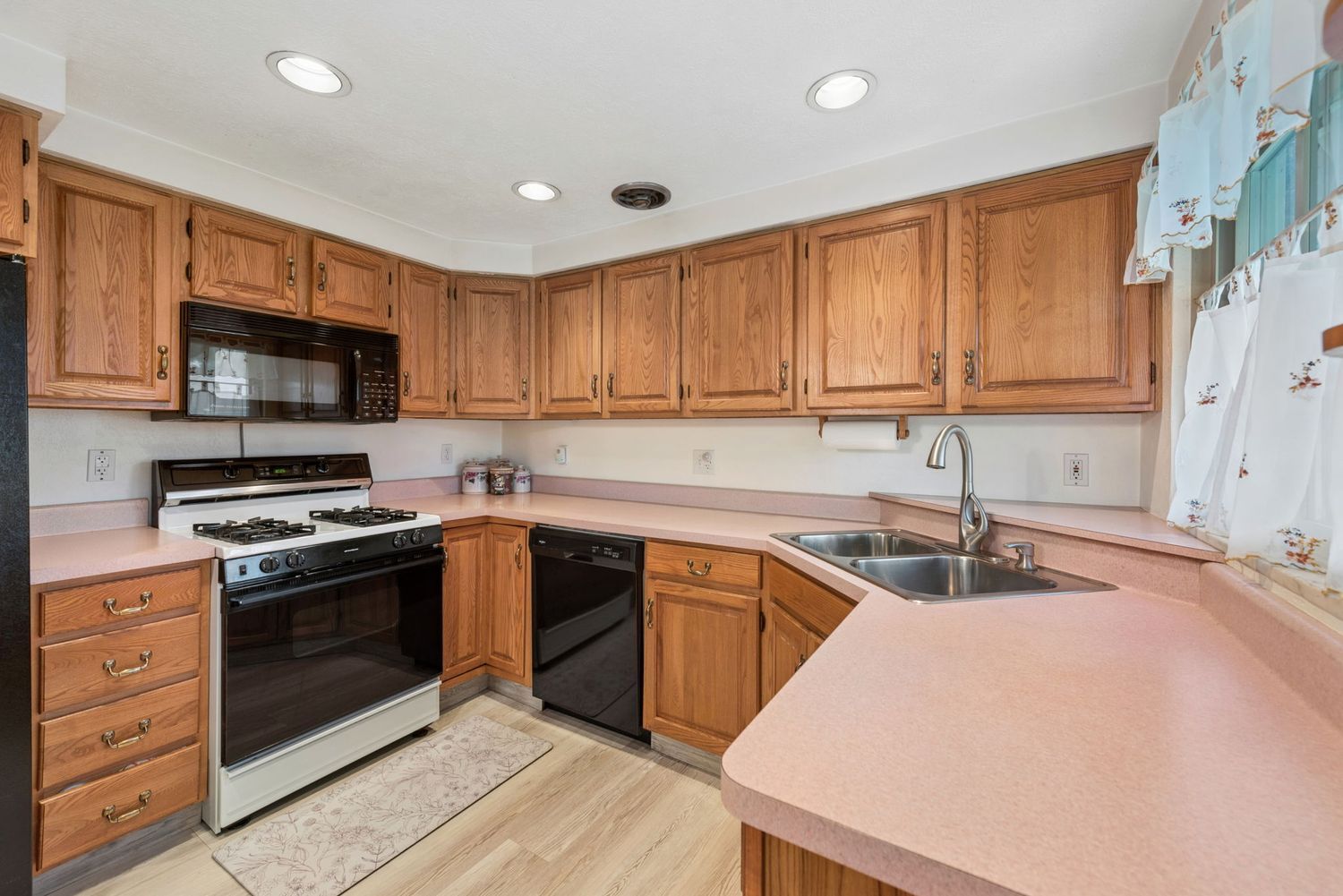 223 E Patty LANE