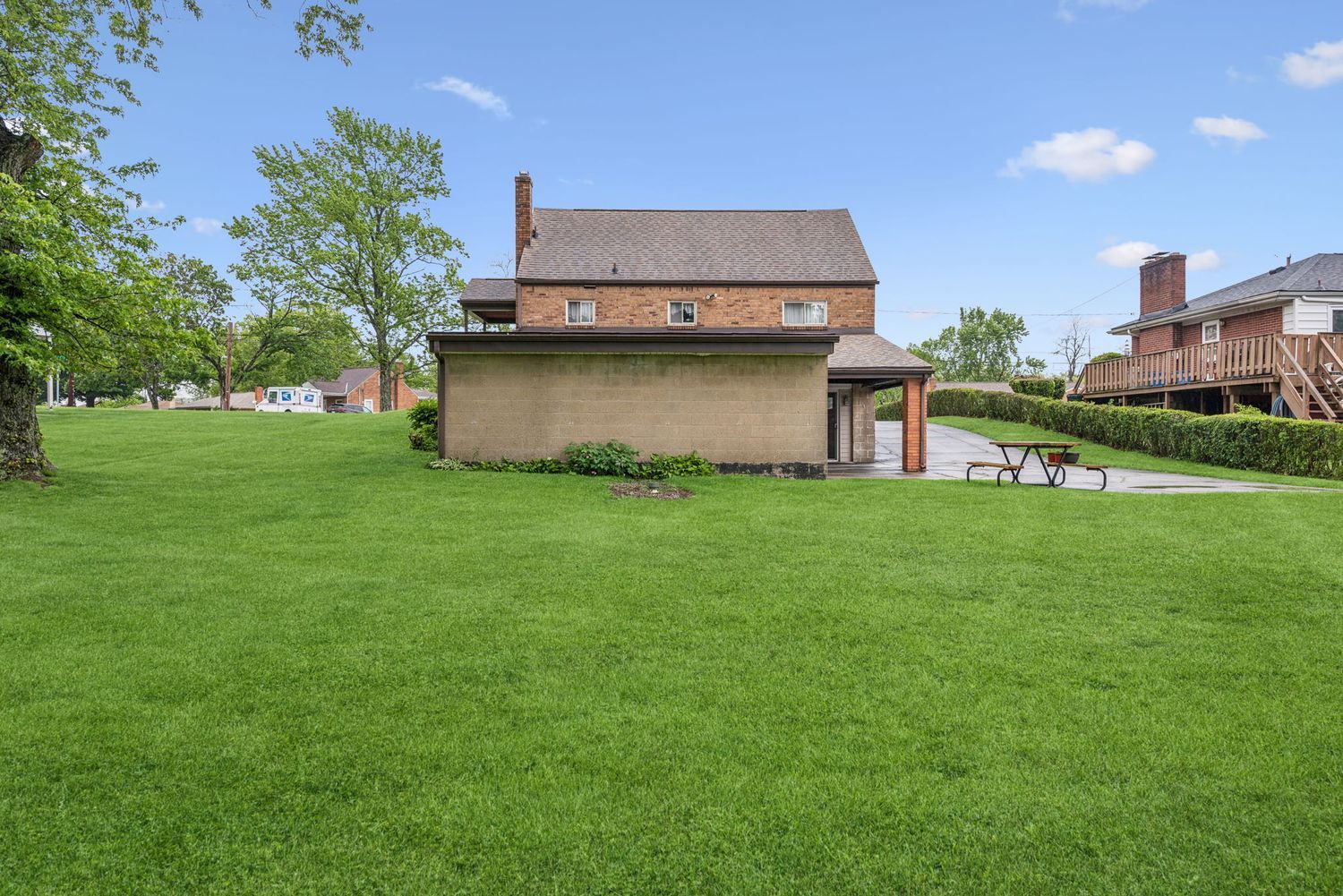 223 E Patty LANE