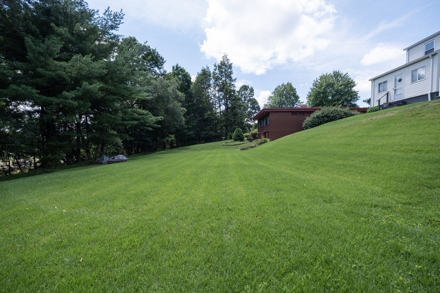 945 Summit DRIVE