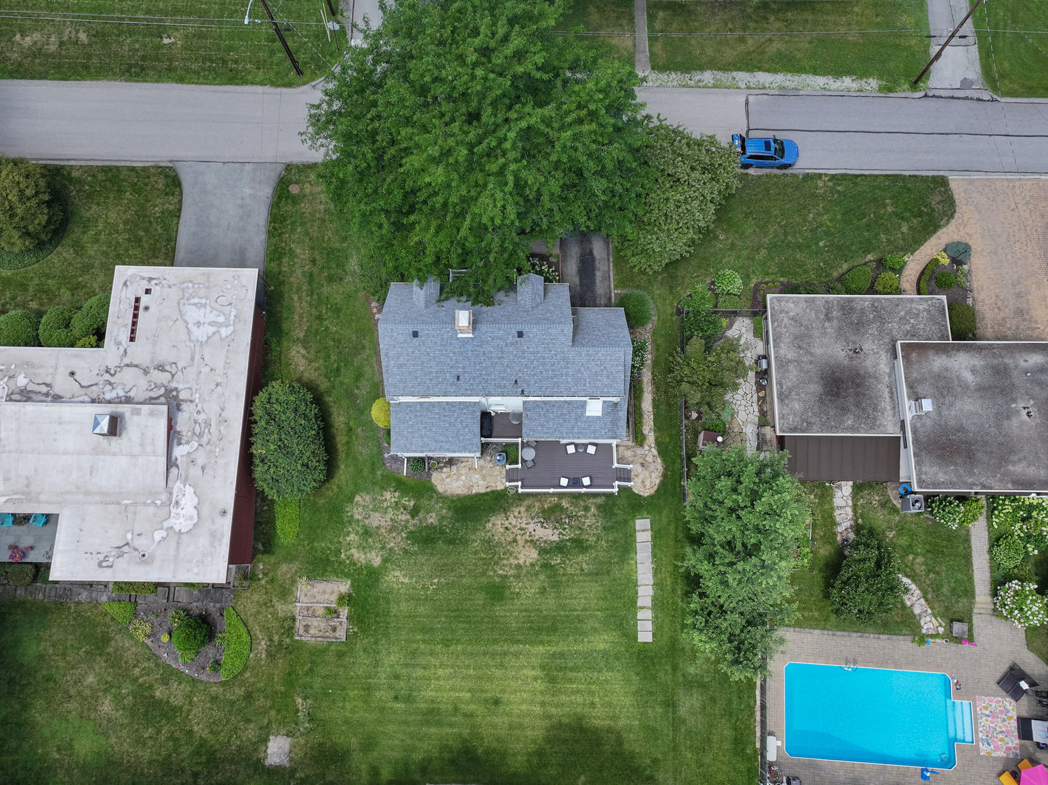 945 Summit DRIVE