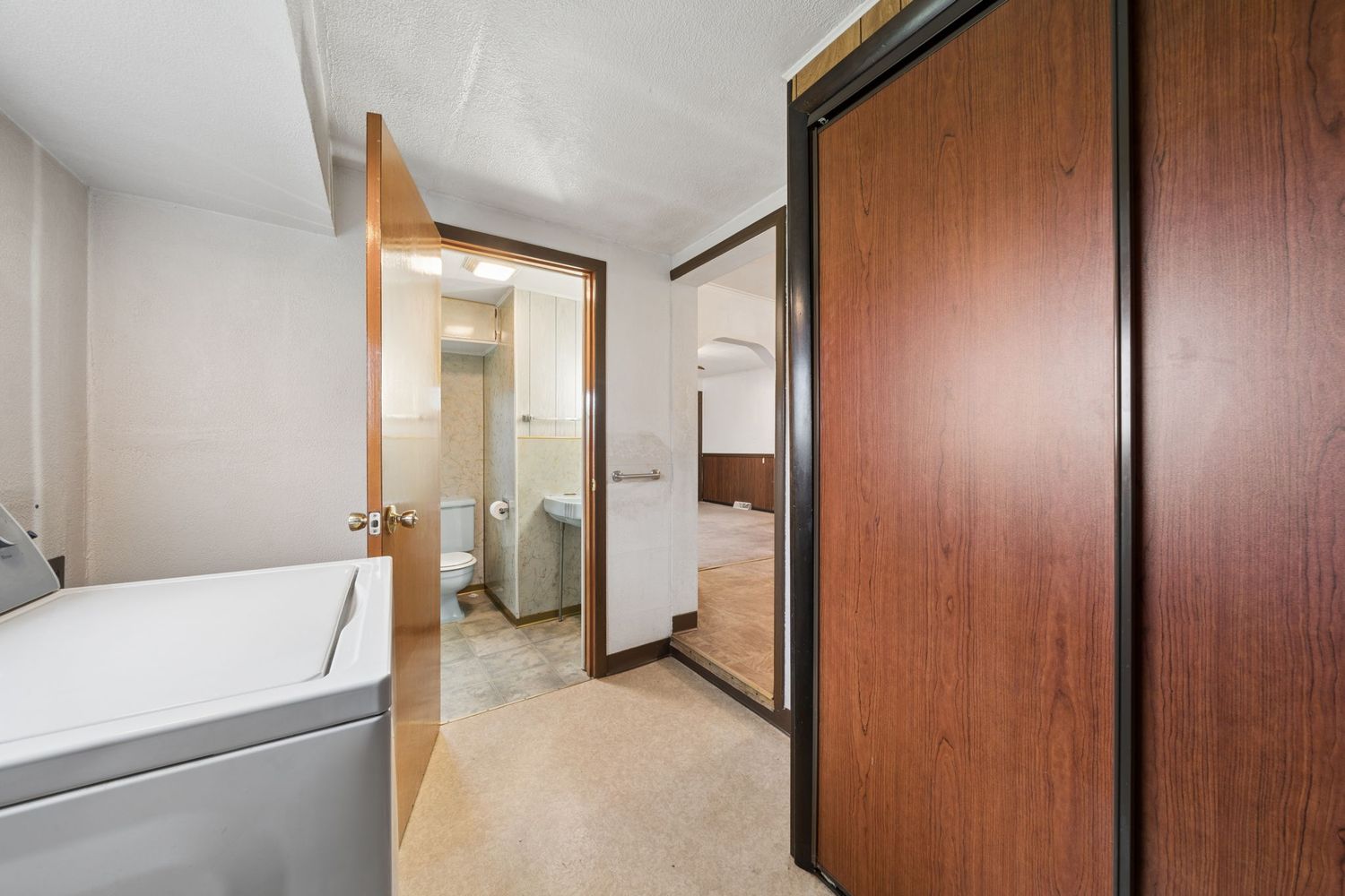 174/176 Roosevelt Way