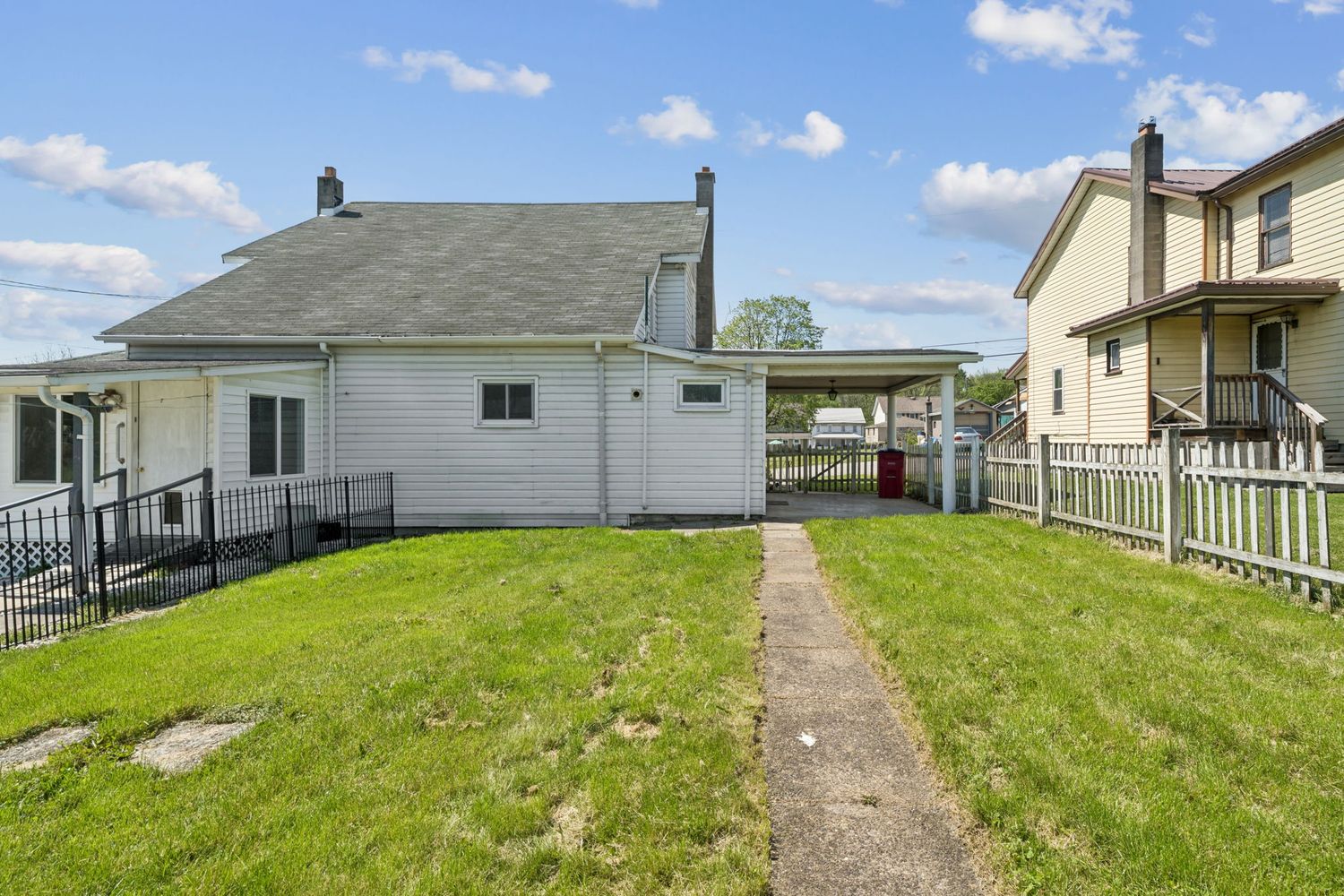 174/176 Roosevelt Way