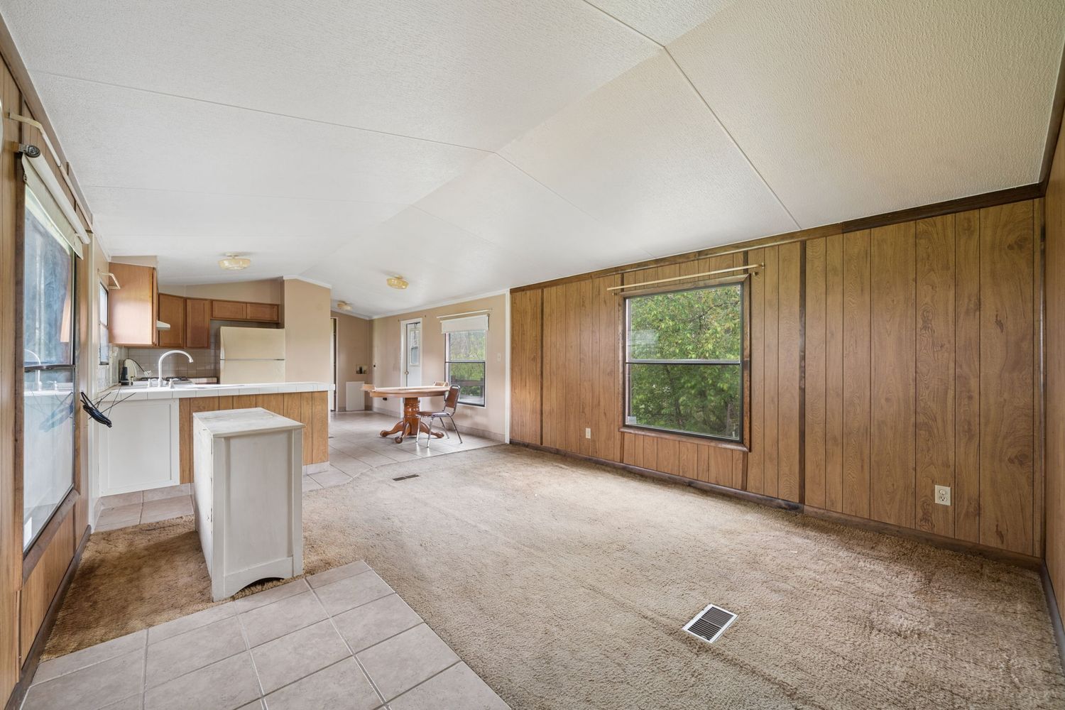 174/176 Roosevelt Way