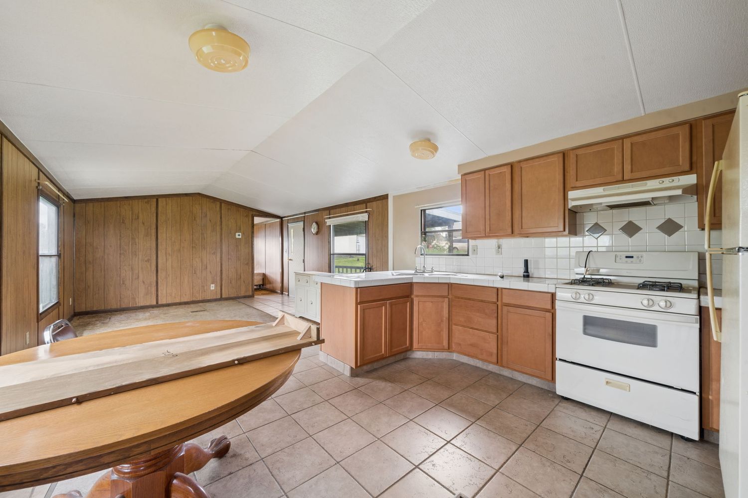 174/176 Roosevelt Way