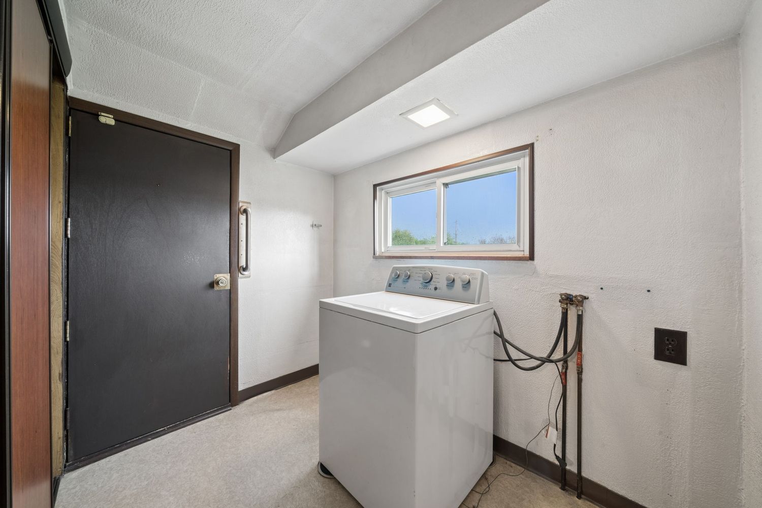 174/176 Roosevelt Way