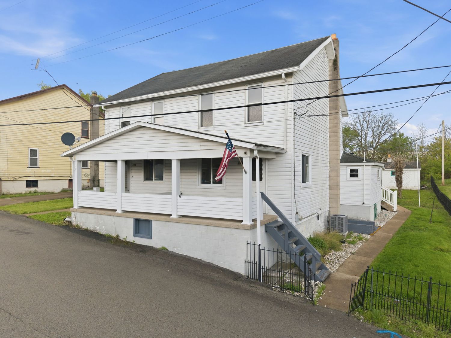 174/176 Roosevelt Way