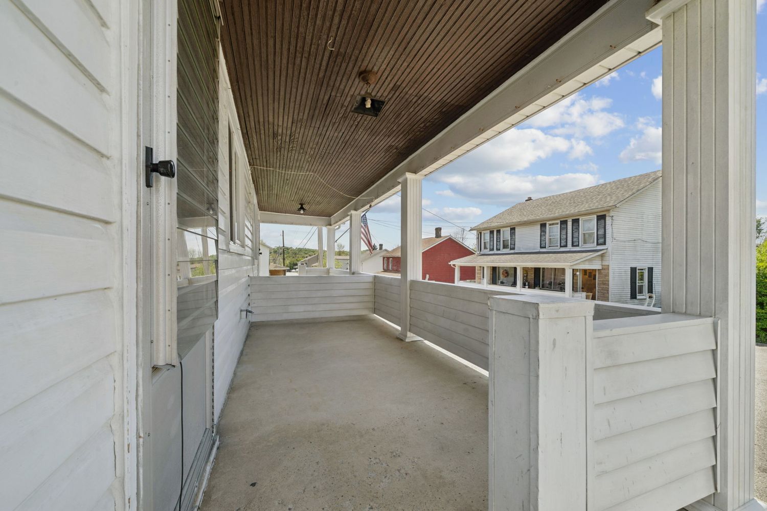 174/176 Roosevelt Way
