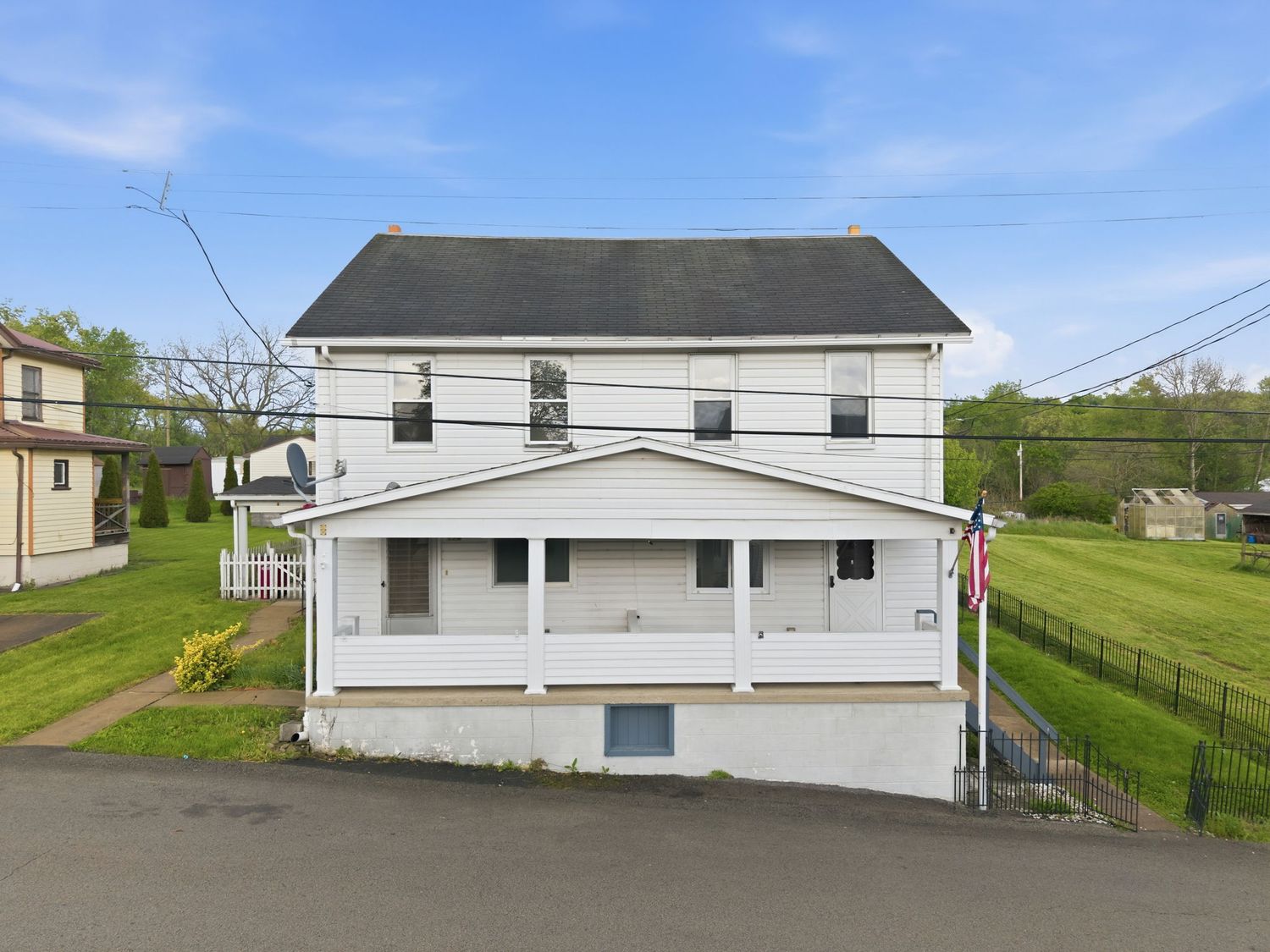 174/176 Roosevelt Way