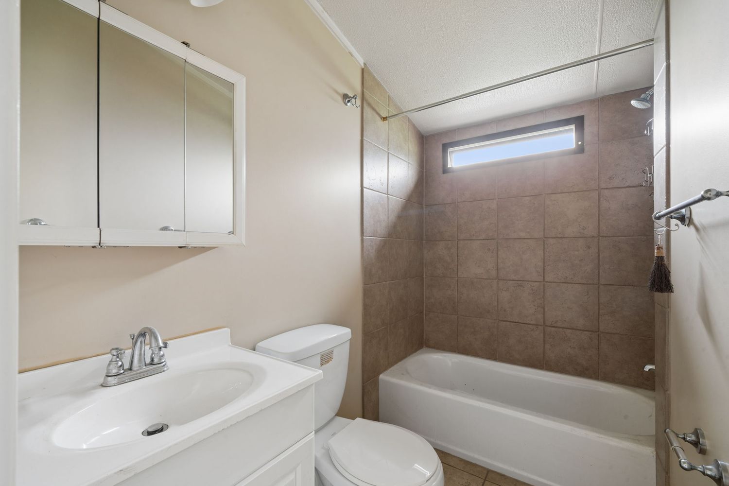 174/176 Roosevelt Way