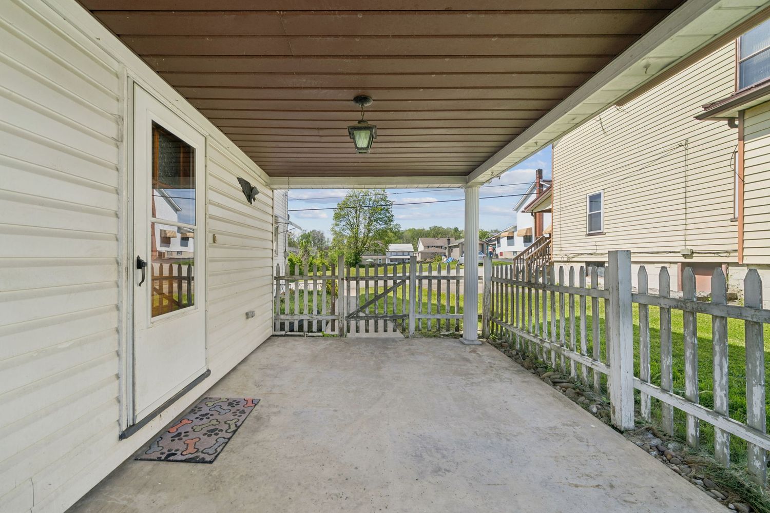174/176 Roosevelt Way
