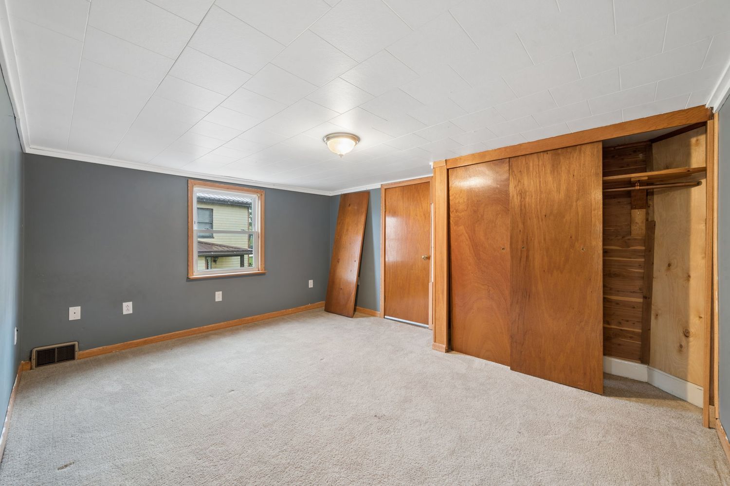 174/176 Roosevelt Way