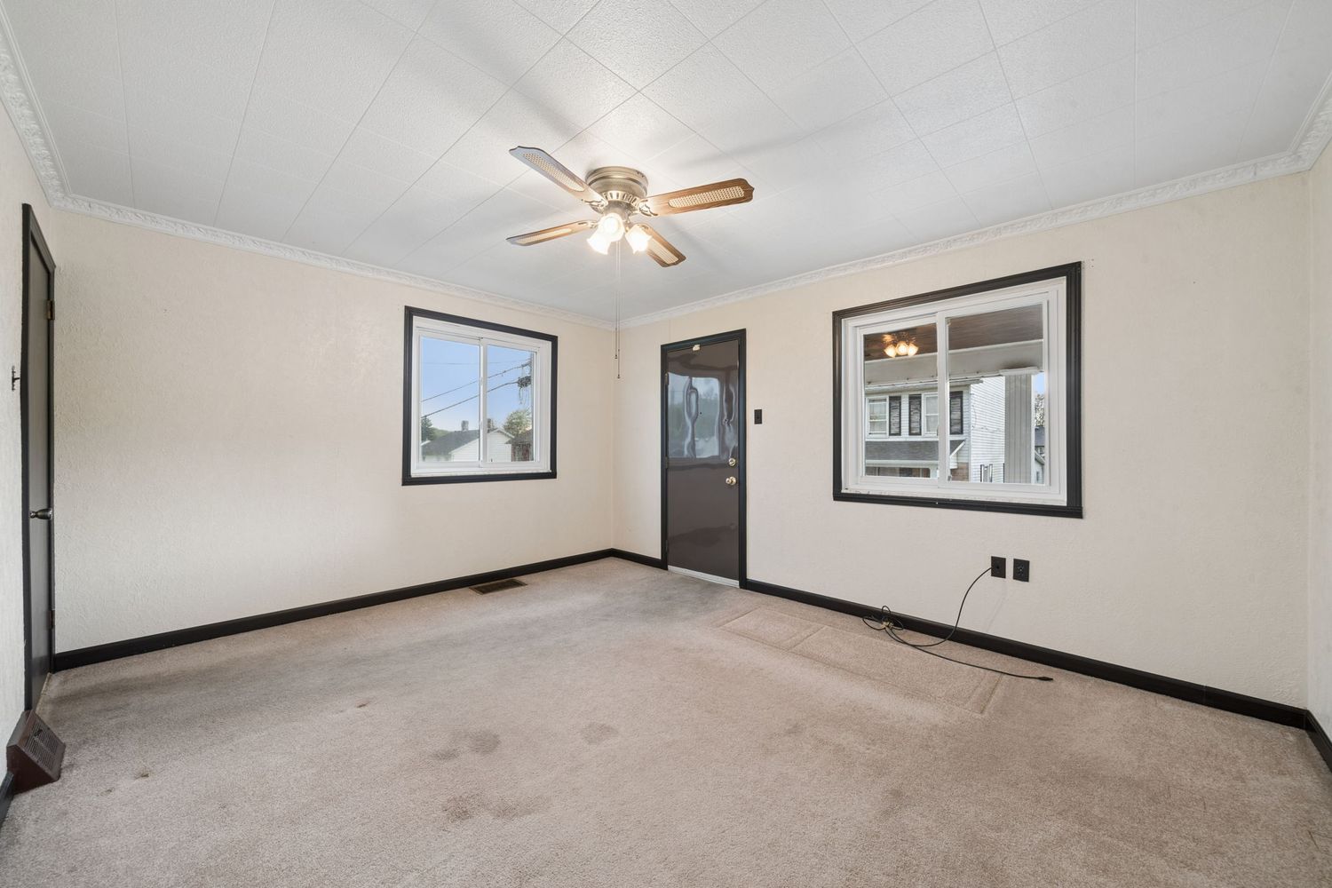 174/176 Roosevelt Way