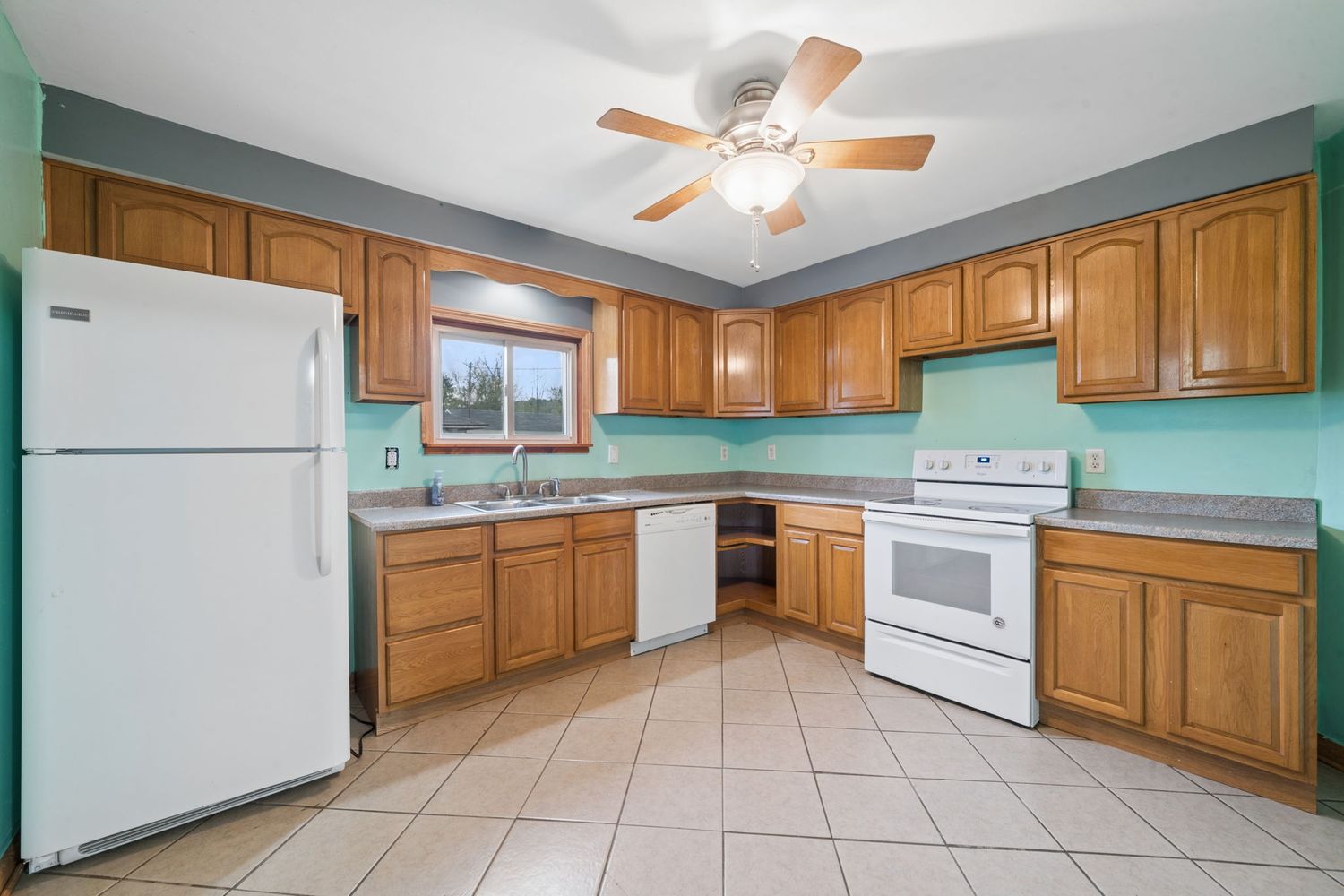 174/176 Roosevelt Way