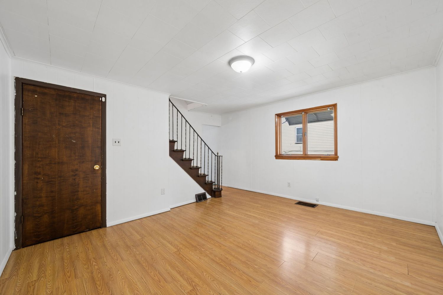 174/176 Roosevelt Way