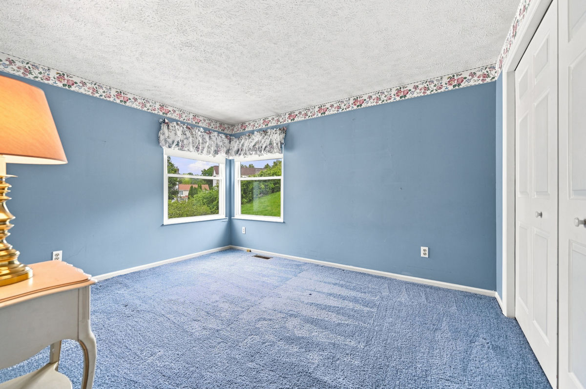 215 Leaside Drive