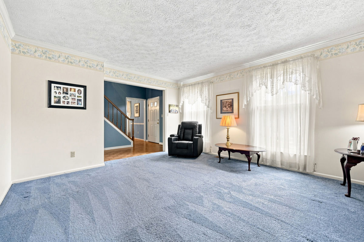 215 Leaside Drive