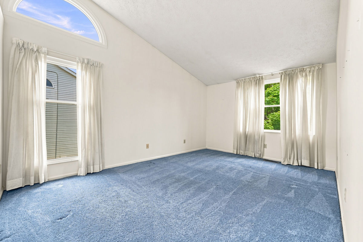 215 Leaside Drive