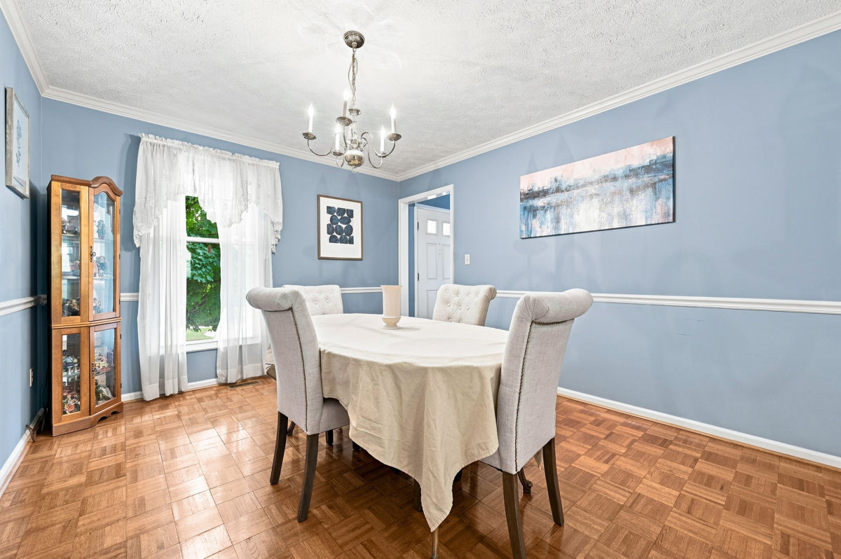 215 Leaside Drive