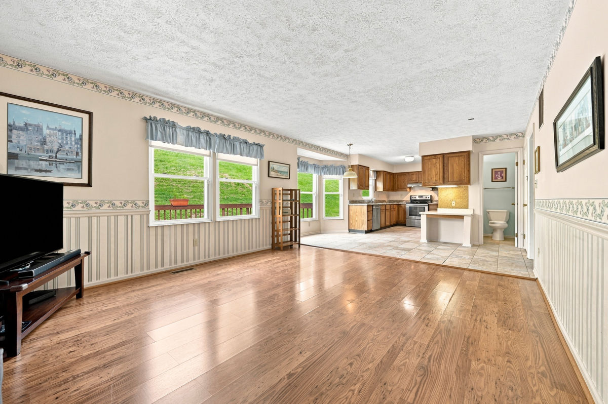 215 Leaside Drive