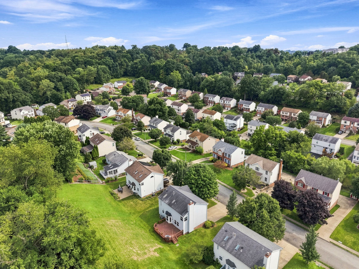 215 Leaside Drive