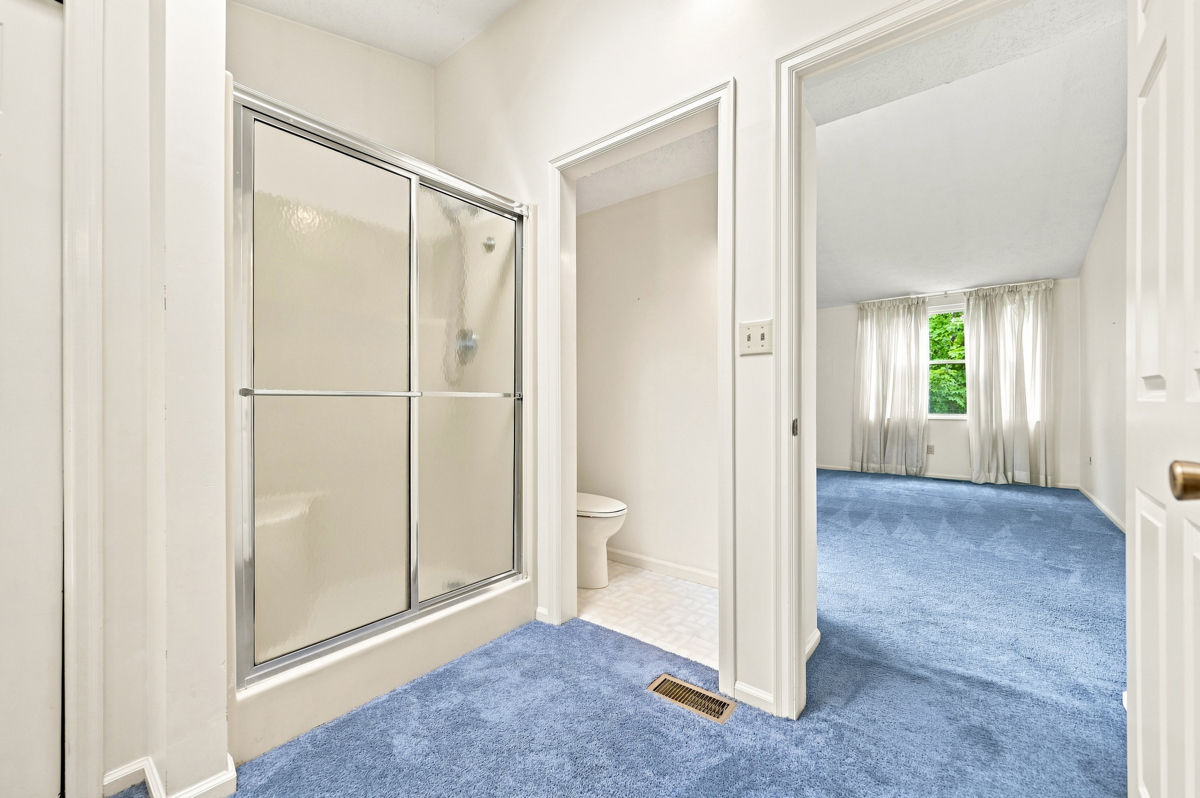215 Leaside Drive