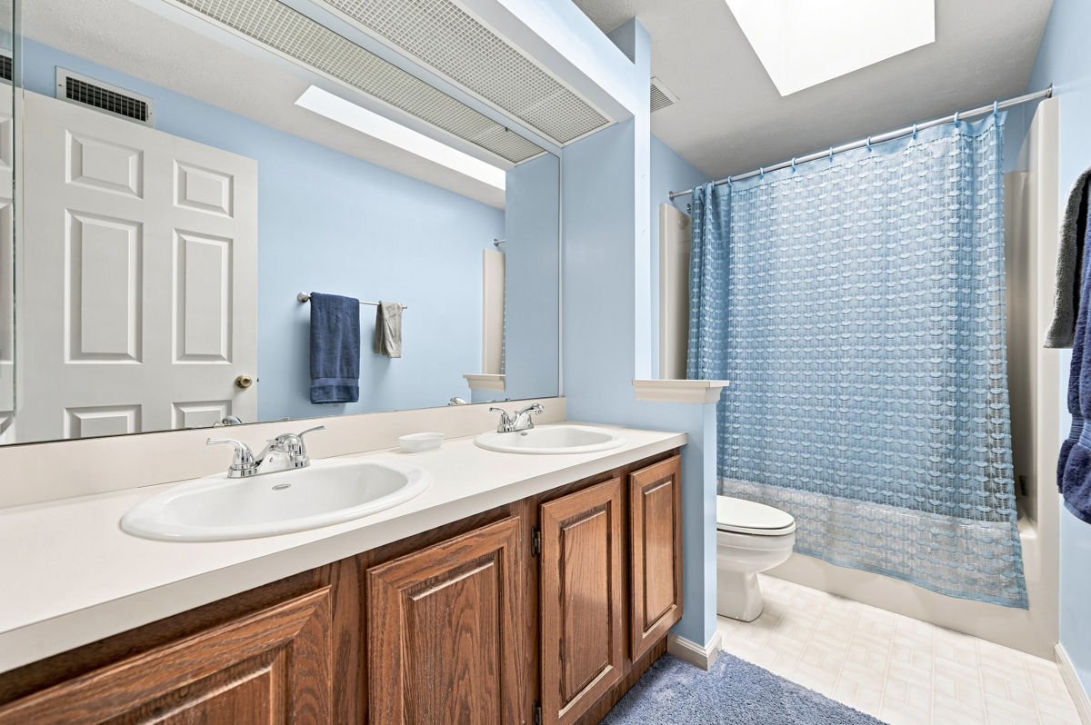 215 Leaside Drive