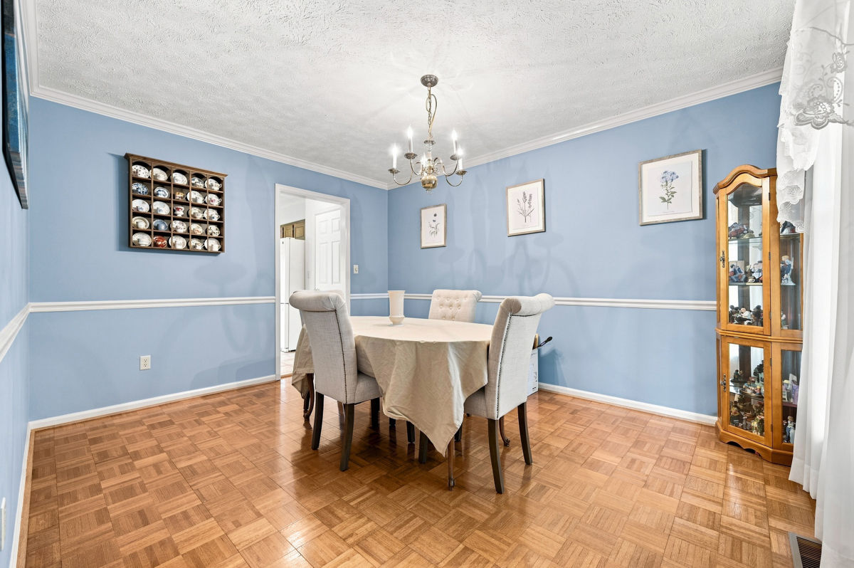 215 Leaside Drive