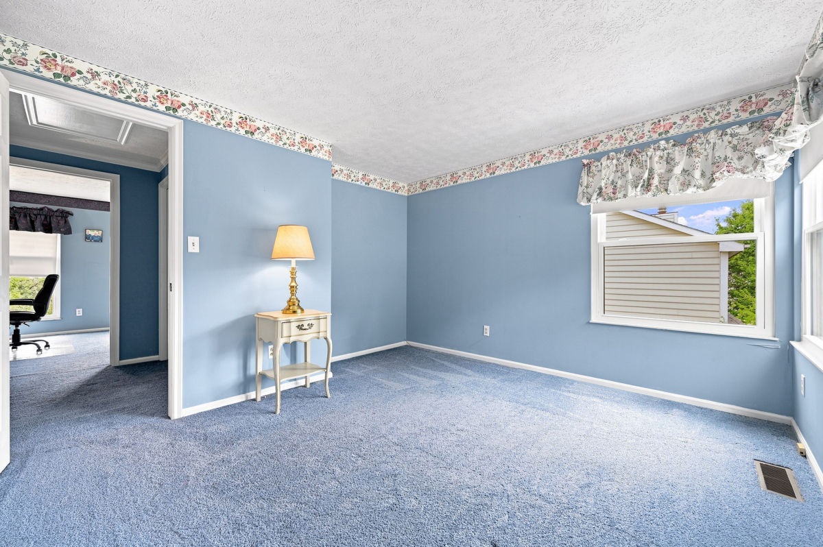 215 Leaside Drive