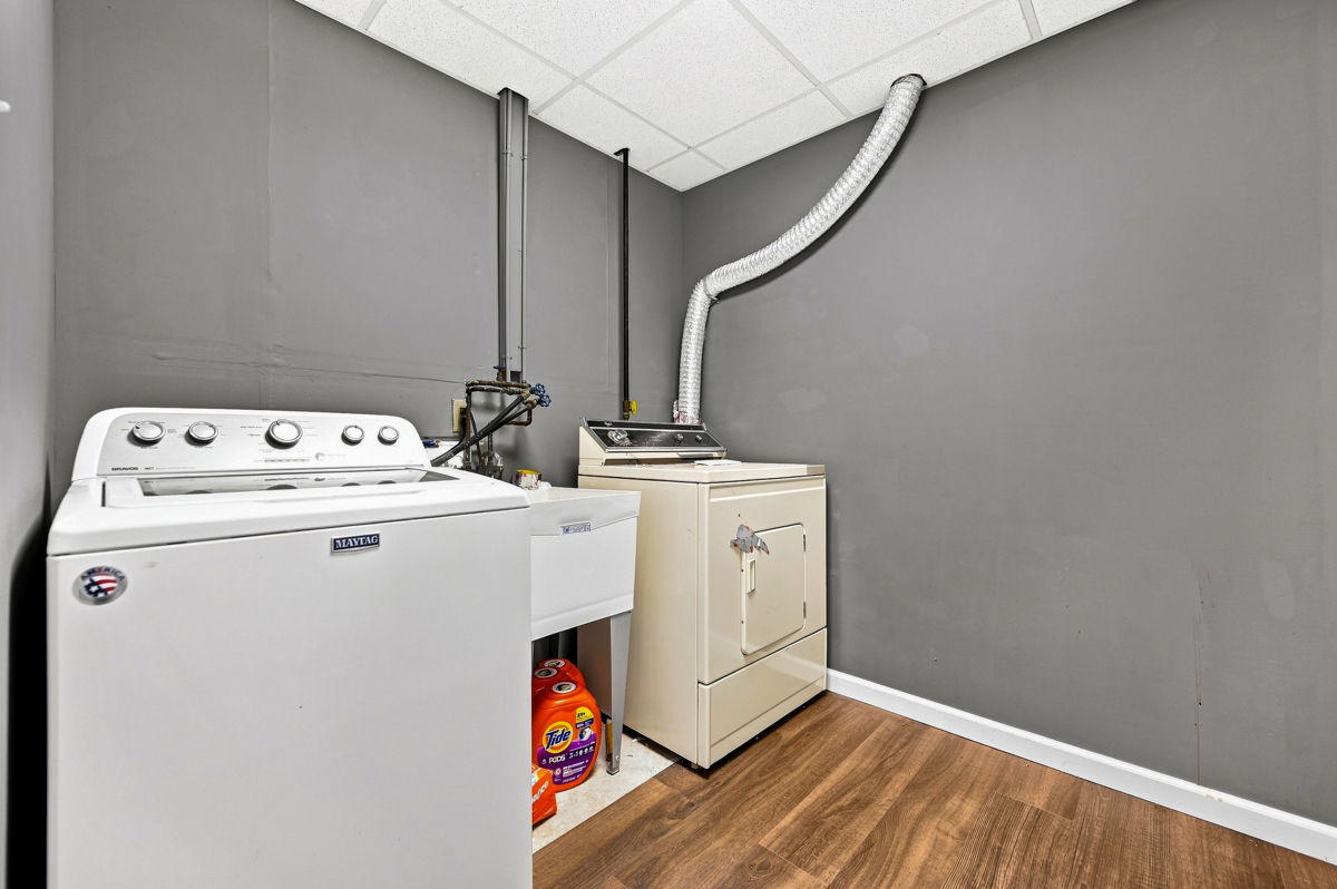 215 Leaside Drive