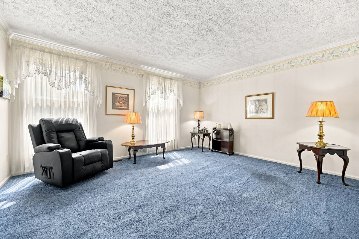 215 Leaside Drive