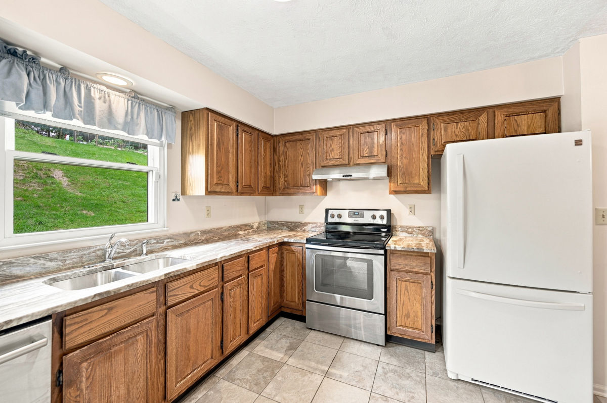 215 Leaside Drive