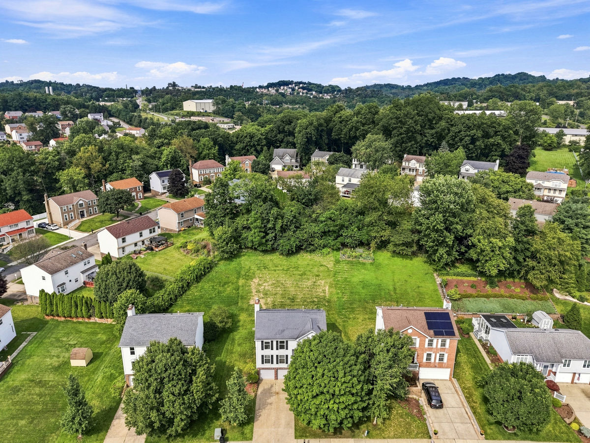215 Leaside Drive