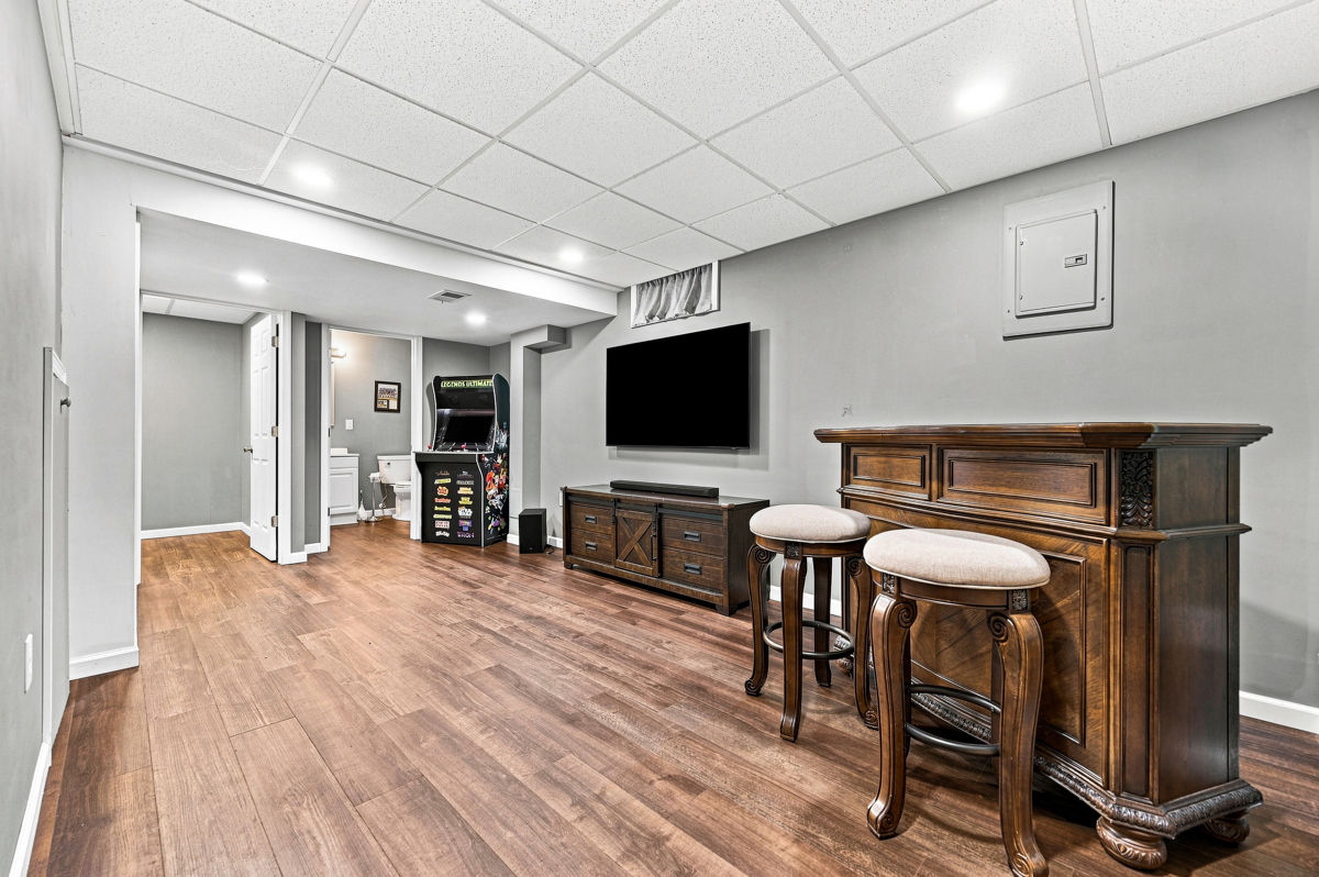 215 Leaside Drive