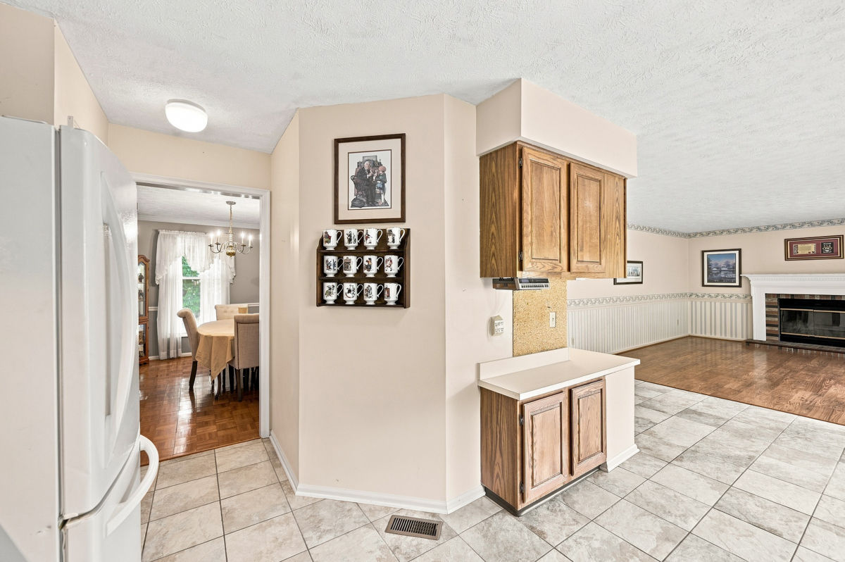 215 Leaside Drive