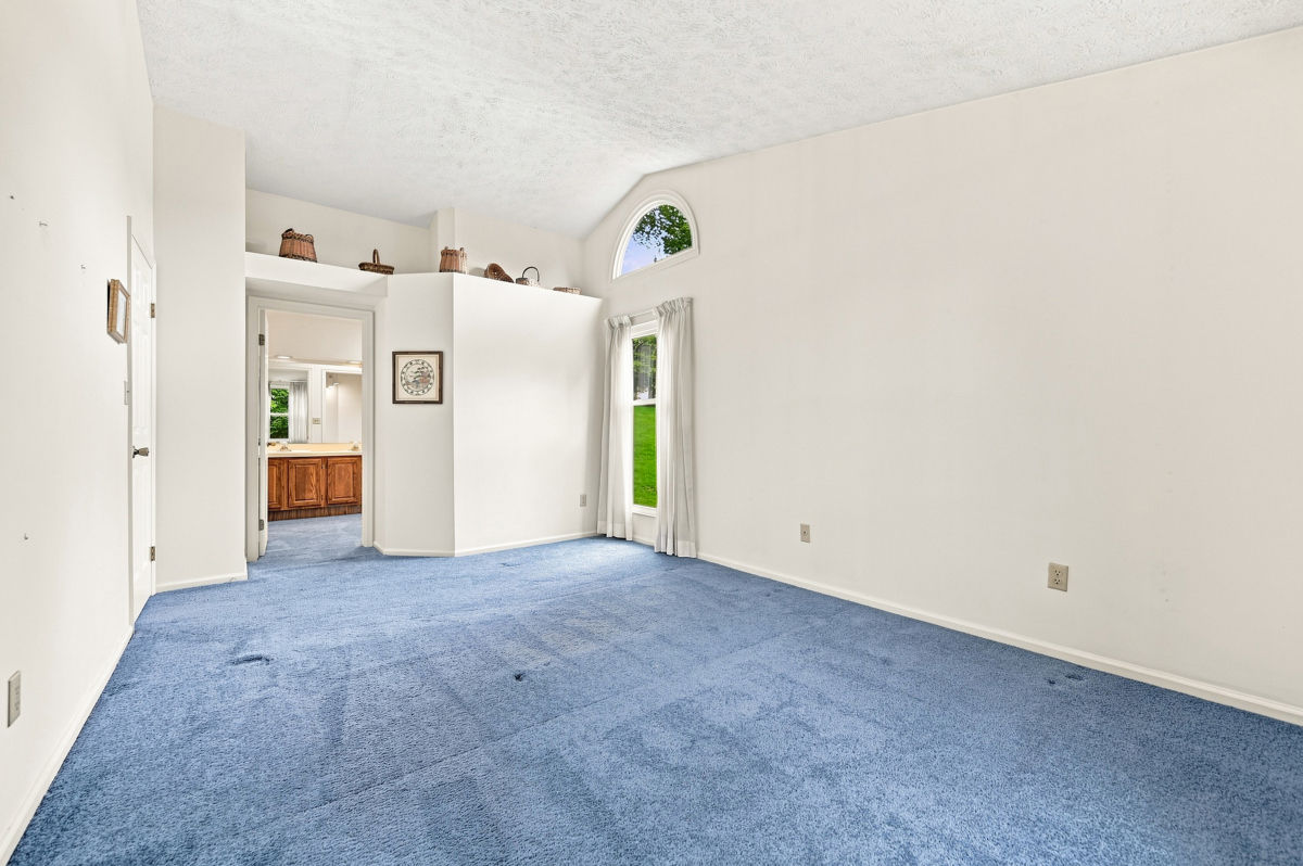 215 Leaside Drive