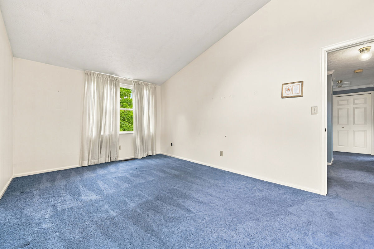 215 Leaside Drive