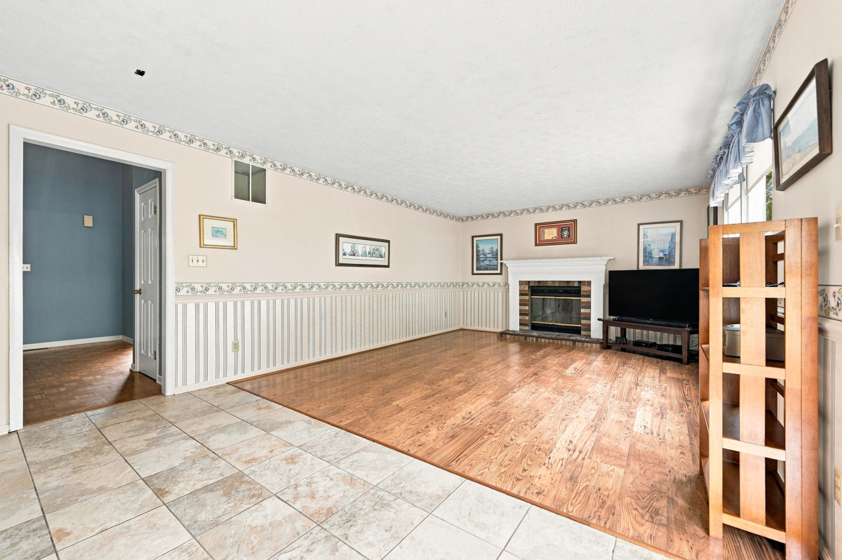 215 Leaside Drive