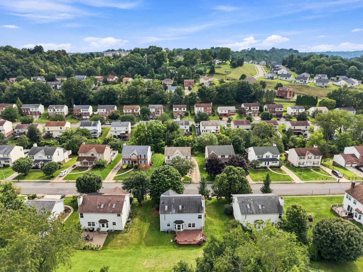 215 Leaside Drive
