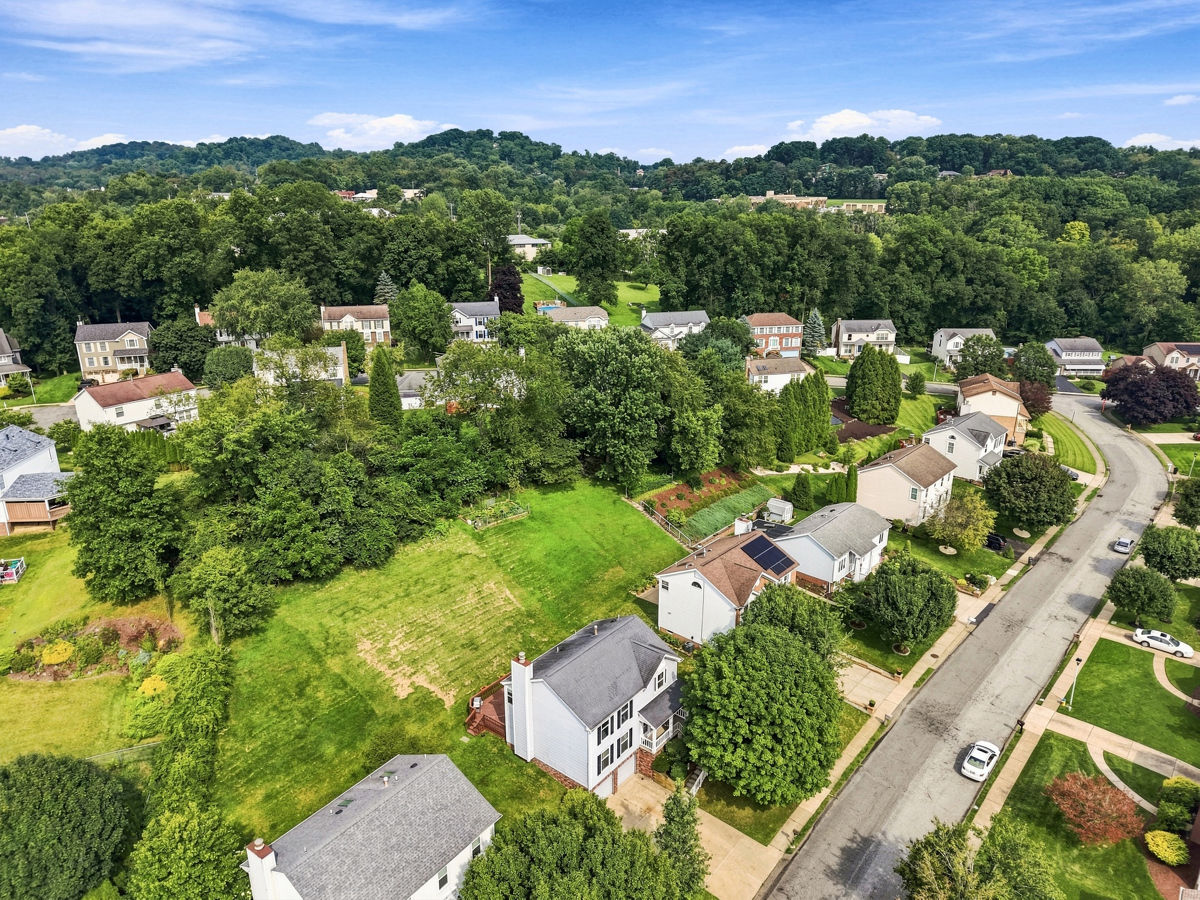 215 Leaside Drive