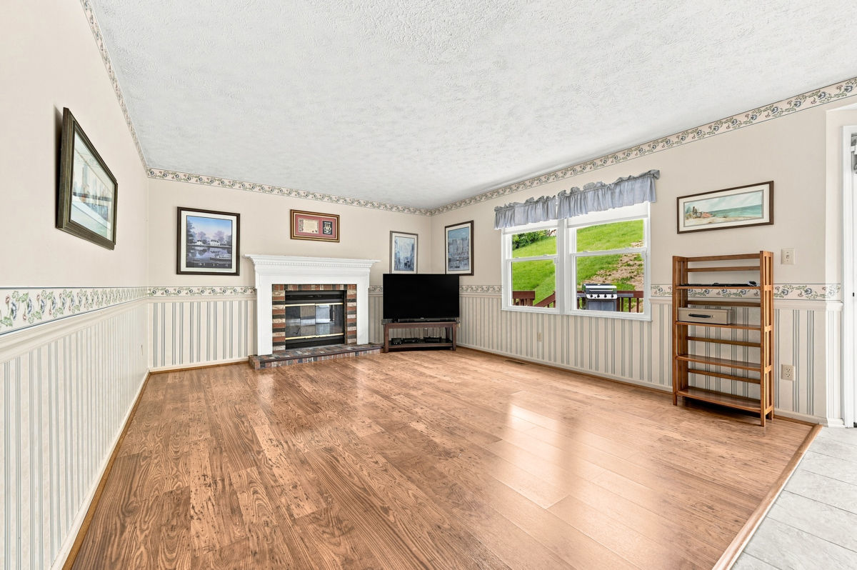 215 Leaside Drive