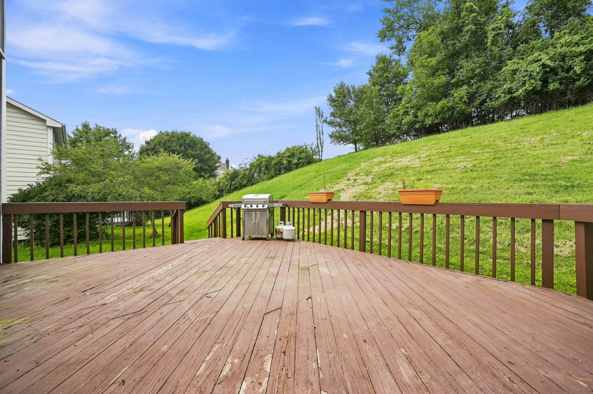 215 Leaside Drive