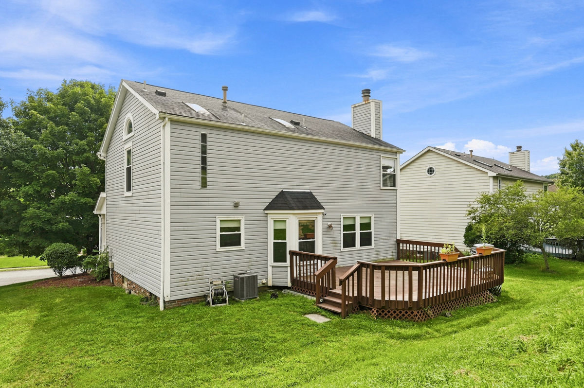 215 Leaside Drive