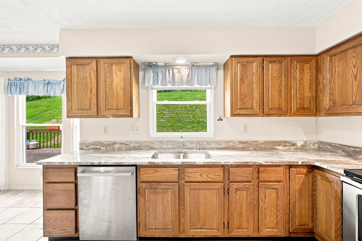 215 Leaside Drive