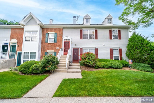 1064 Chedworth Circle