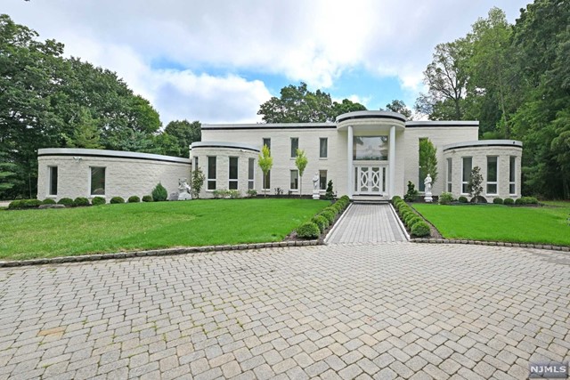 8 West Gate Road