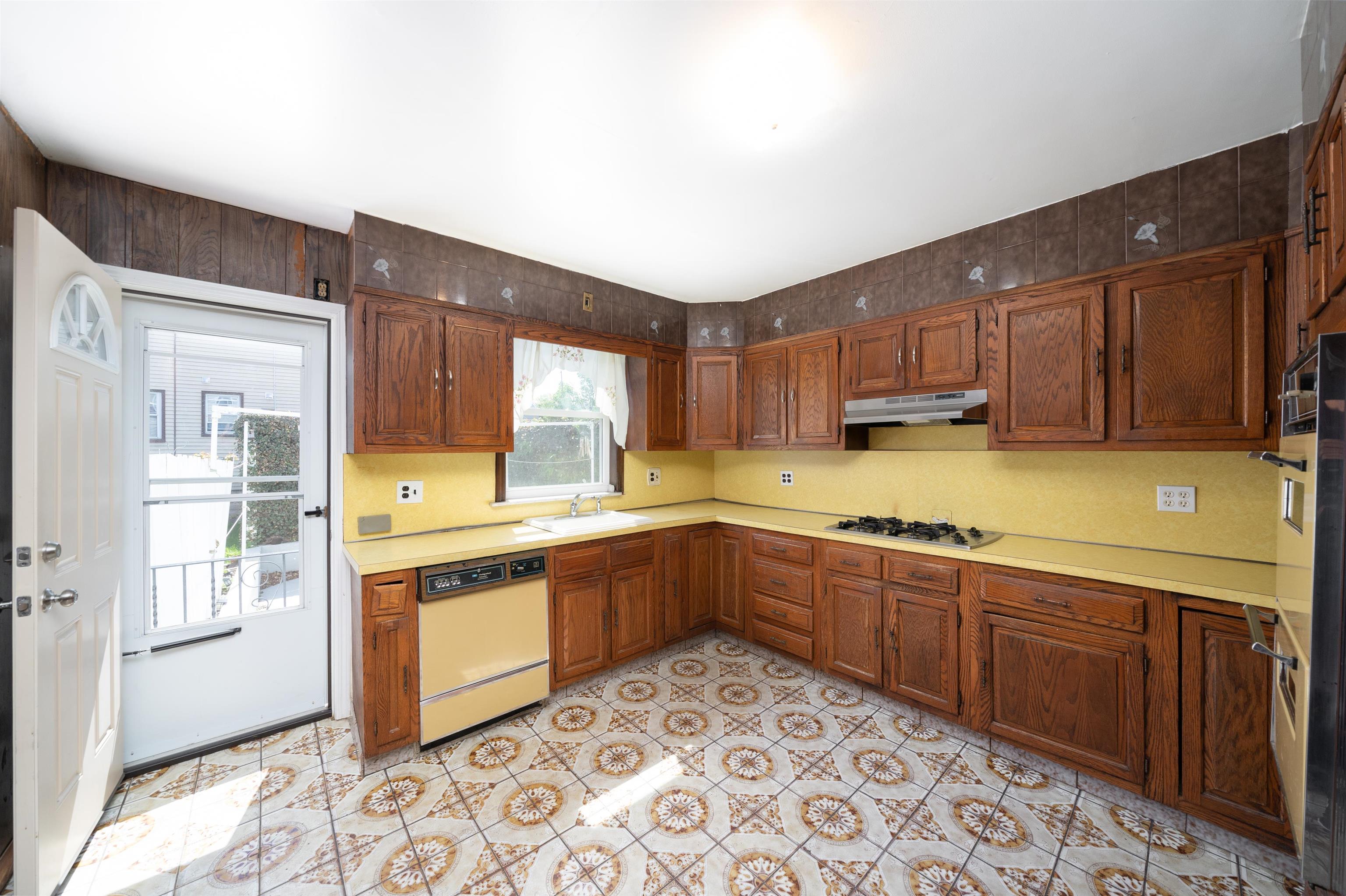 354 BELGROVE DR