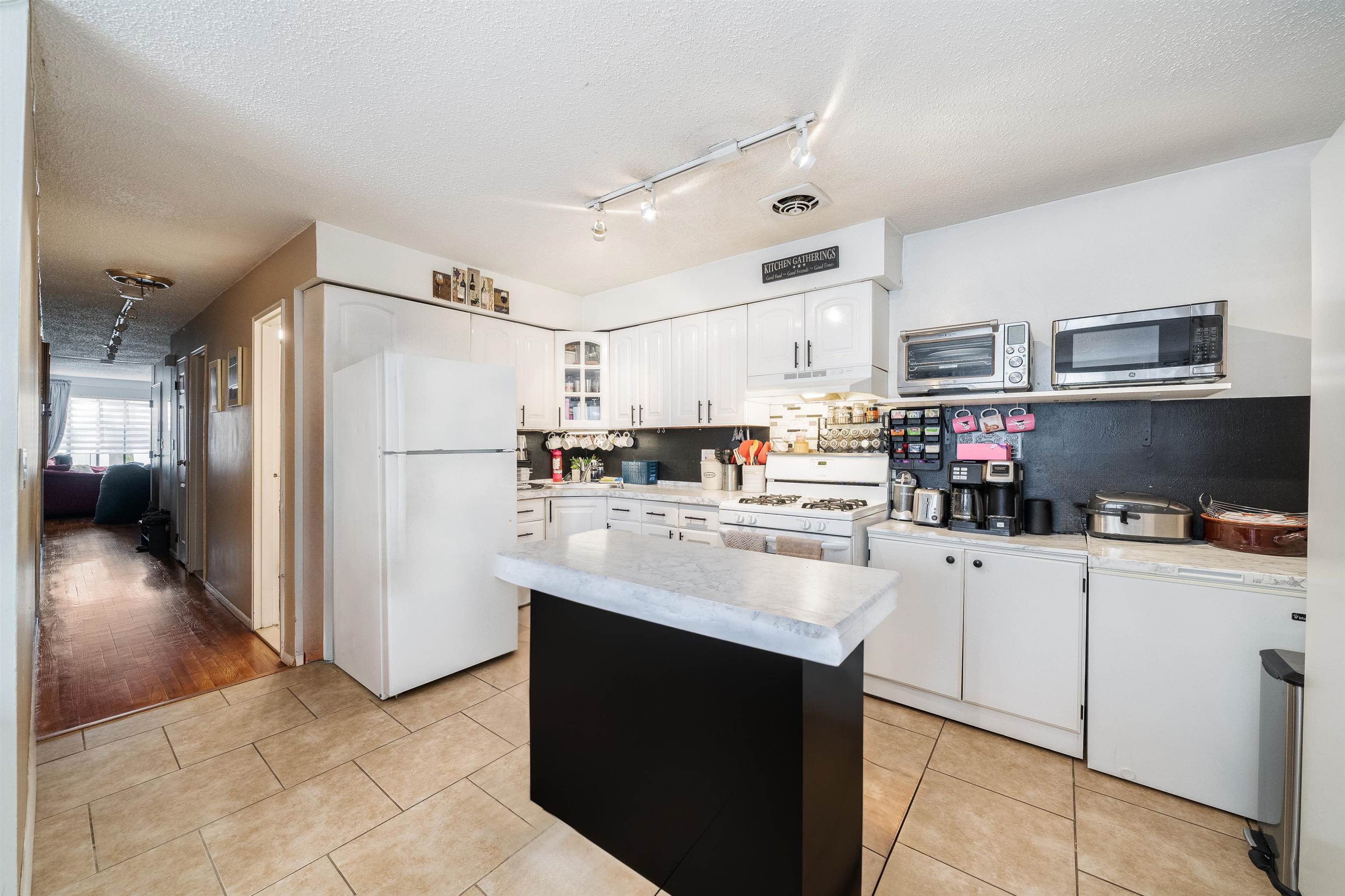 384 PALISADE AVE