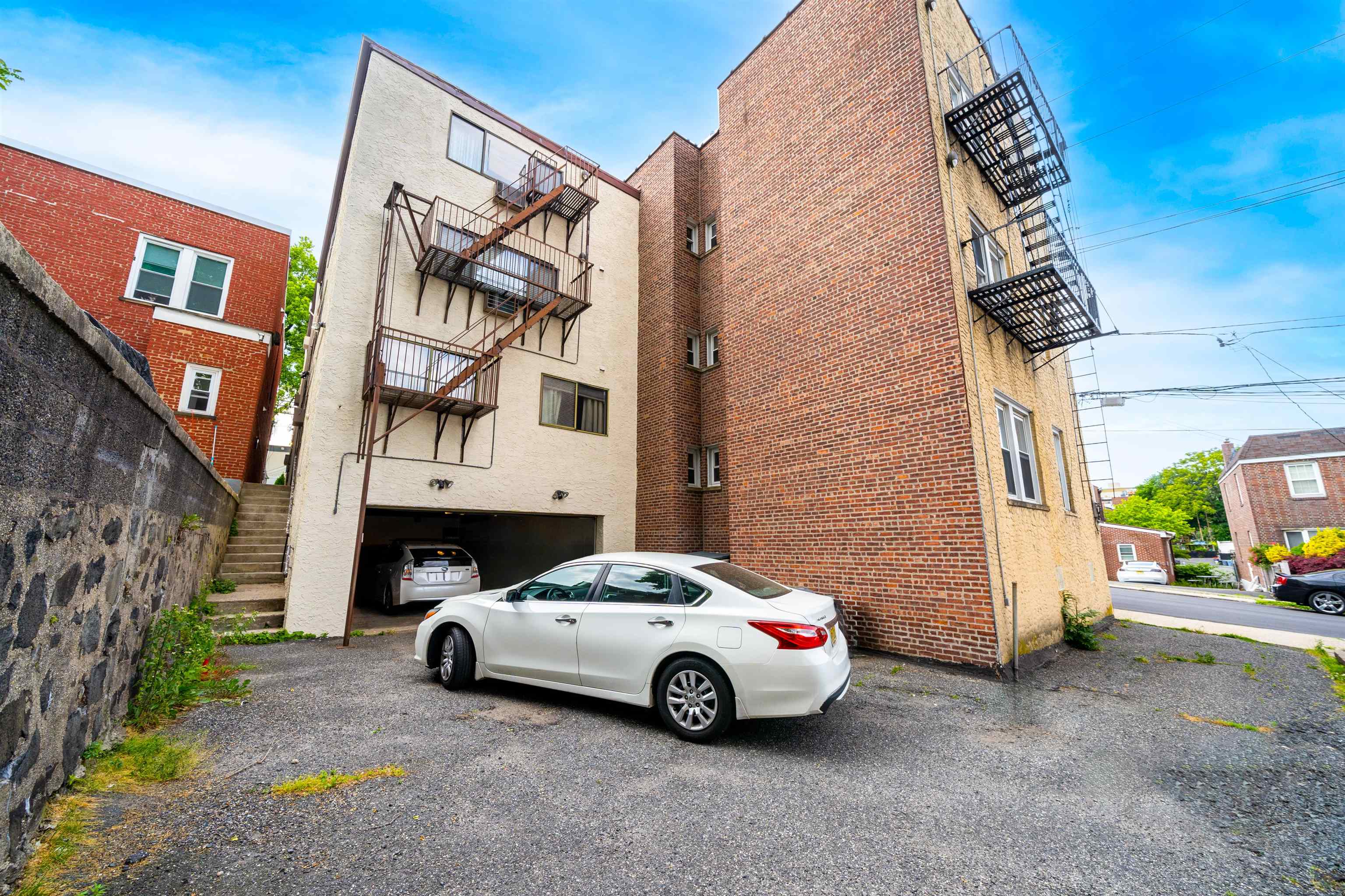 384 PALISADE AVE