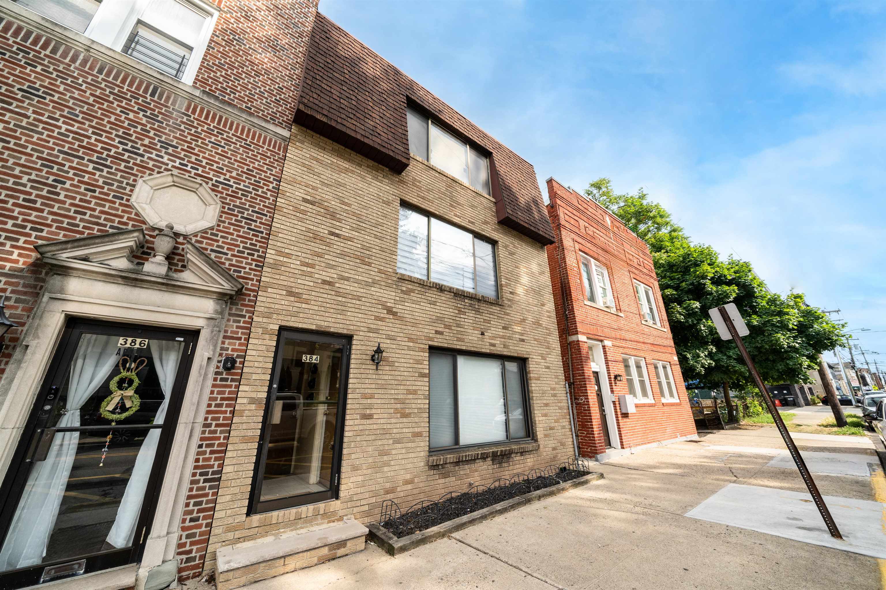 384 PALISADE AVE